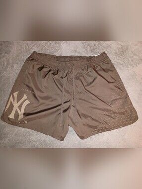 Nike New York Yankees Men's Shorts XXL Brand-New Standard Fit Above Knee MLB